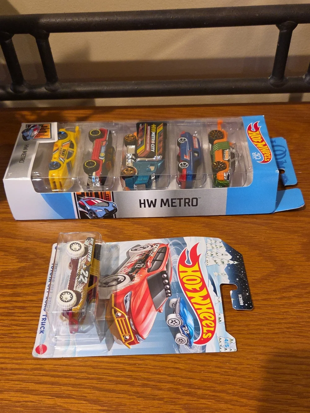 NWT-2017 Hot Wheels HW Metro Pack and 2021 Toyota Off-Road Truck (6) Multi-Color
